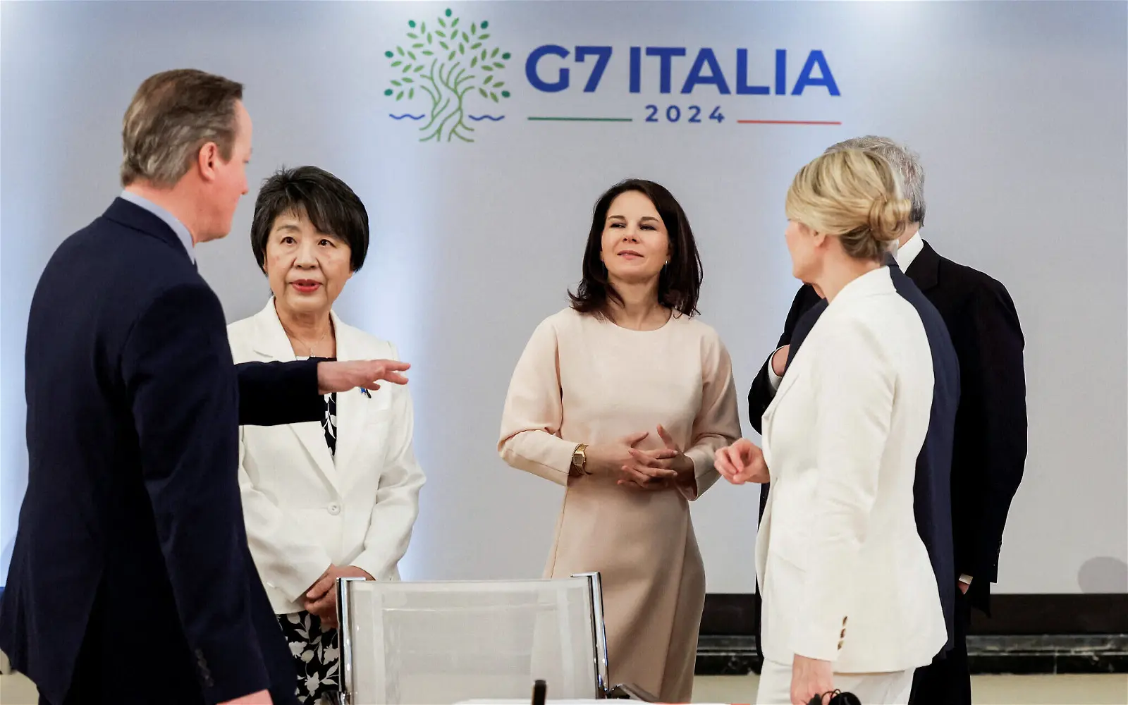 G7