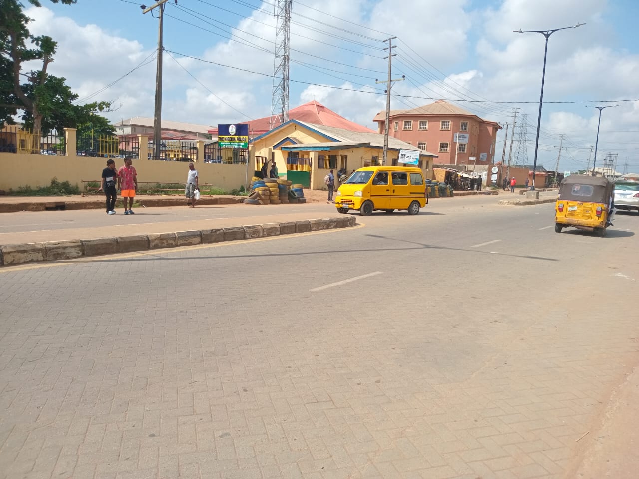 Hoodlums Attack Ipaja Police Station in Lagos