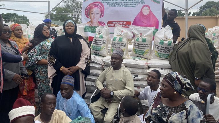 First Lady Distributes Palliatives to 2,400 Less Privileged in Kaduna