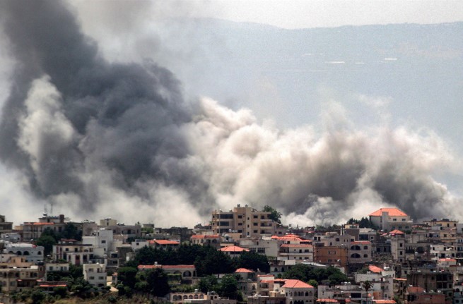 Israeli Strikes in Gaza Claim 32 Lives Amid Truce Talks