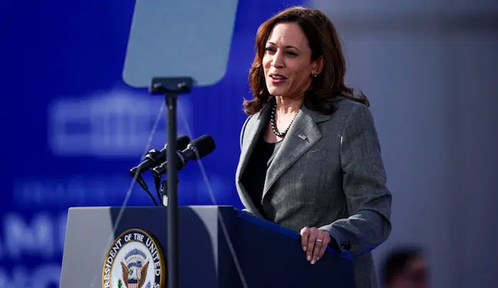 Obama Endorses Kamala Harris for President, Boosting Campaign Against Trump