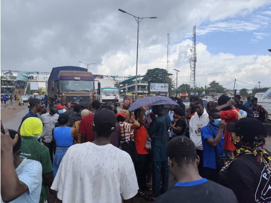  University of Benin Students Protest Power Outage, Block Highway