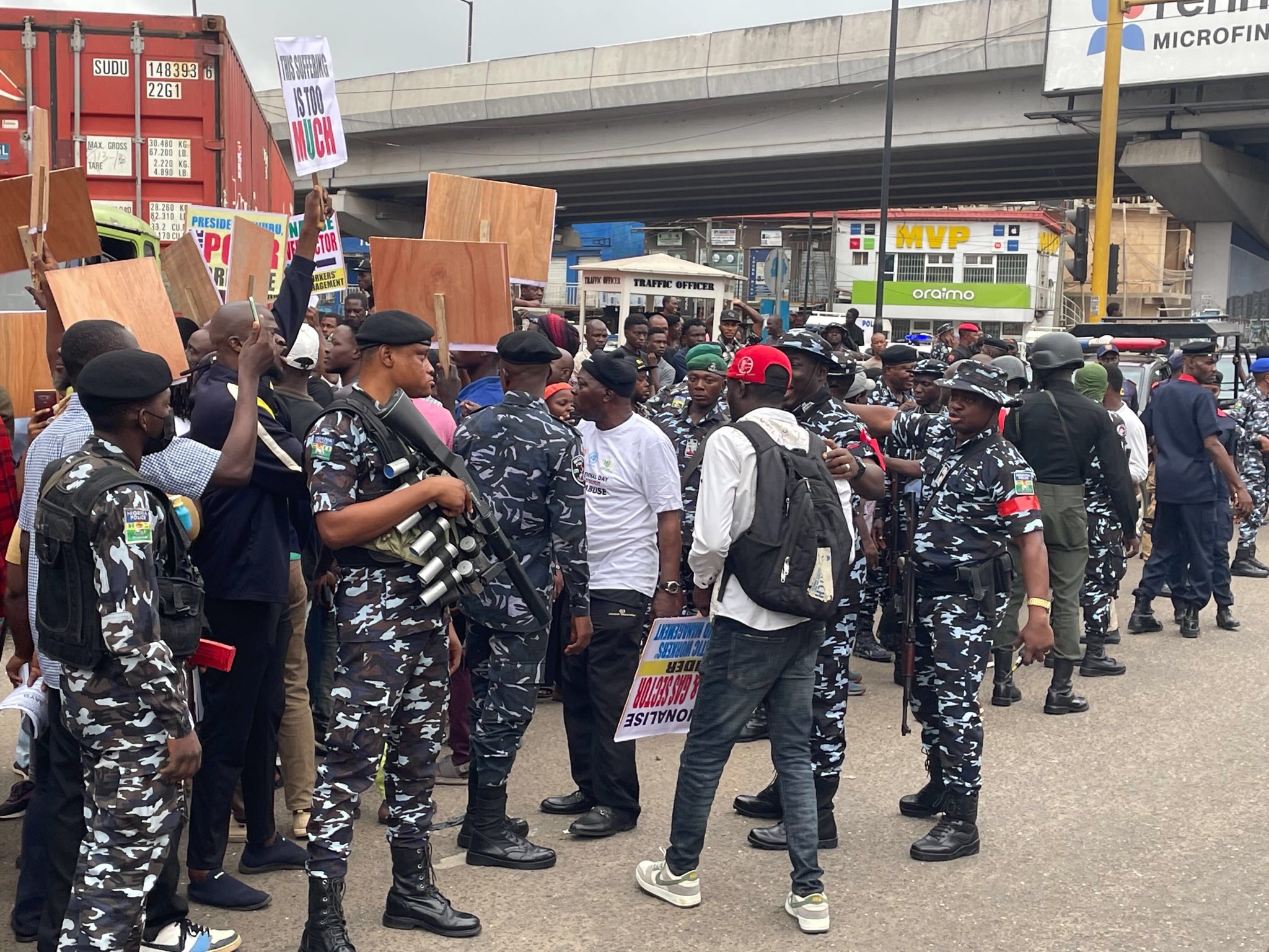 Police Disperse #EndBadGovernance Protesters in Bauchi Using Teargas